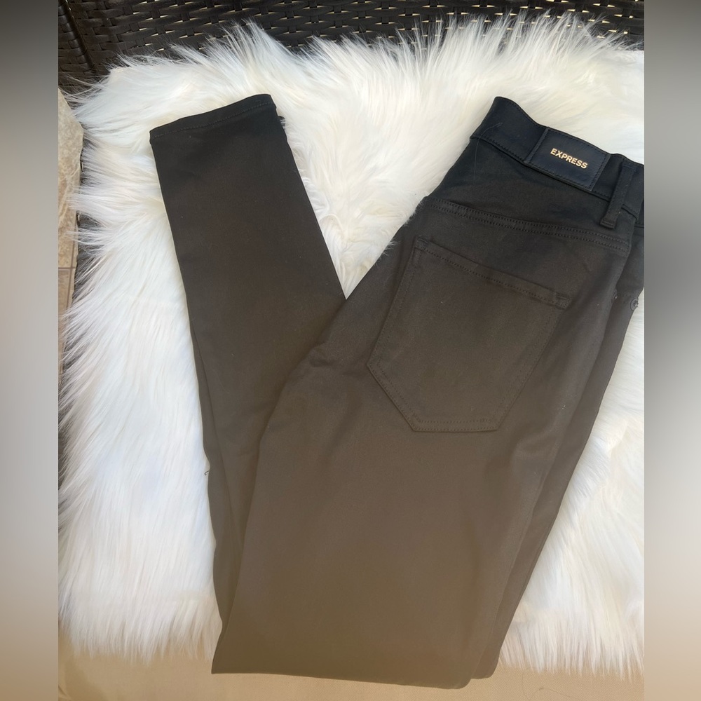 NWOT Express Black Coated Super High Rise Skinny Jeans - Sleek Women's Fit